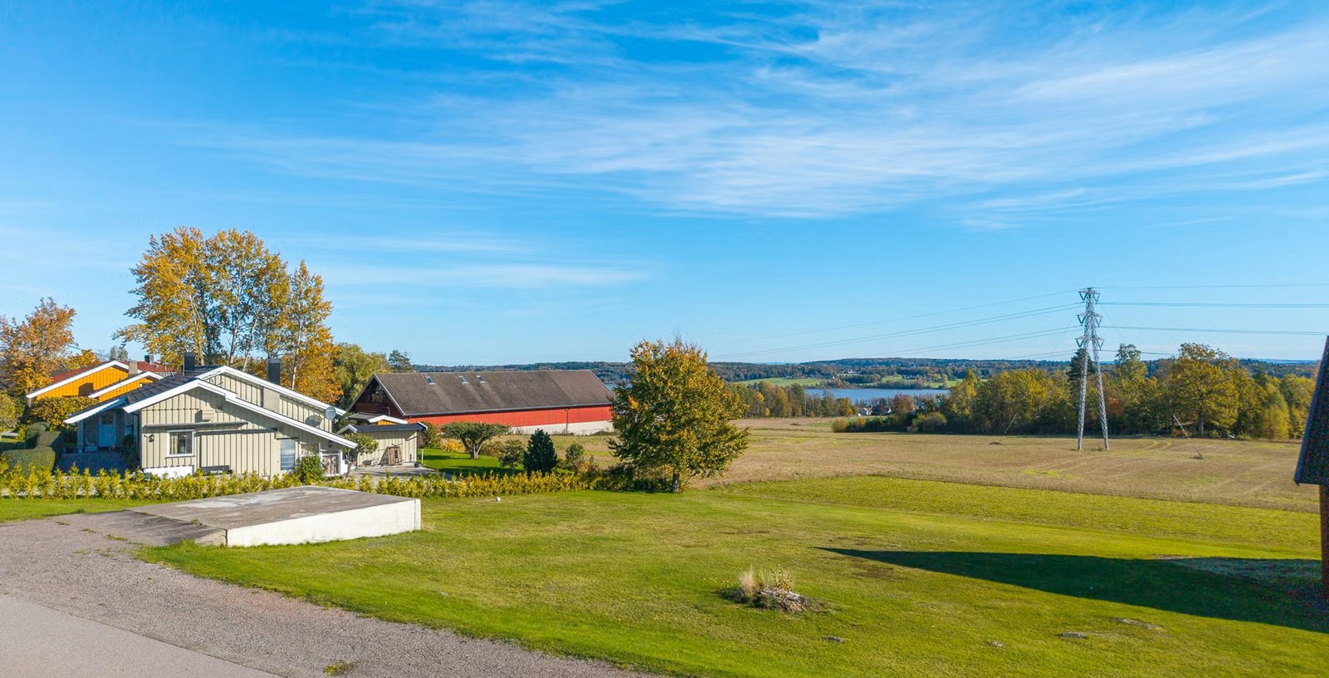 Nydelig, solrik og romslig tomt med utsikt til Akersvannet i Stokke